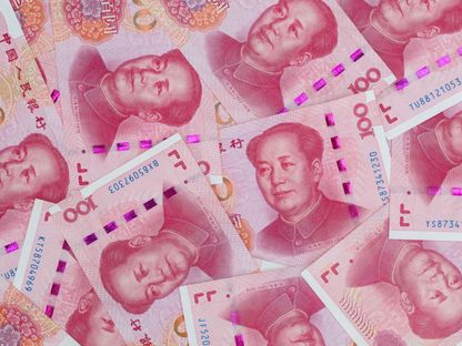 أوراق نقدية صينية من فئة مائة يوان  - المصدر: بلومبرغ