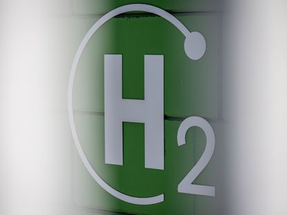 صورة لرمز عنصر الهيدروجين - المصدر: بلومبرغ