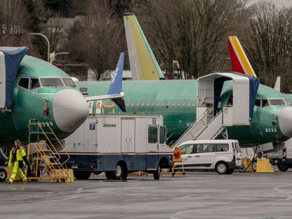 طائرات \"بوينغ\" من طراز \"737 ماكس\" خارج منشأة التصنيع التابعة للشركة في رينتون بولاية واشنطن الأميركية، يوم 21 مارس 2022 - المصدر: بلومبرغ
