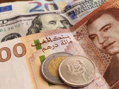 أوراق مالية مغربية إلى جانب عملتي اليورو والدولار - المصدر: الشرق