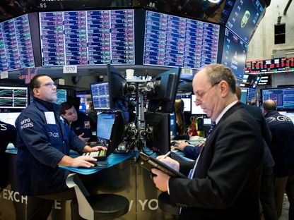 متداولون في قاعة بورصة نيويورك - المصدر: بلومبرغ