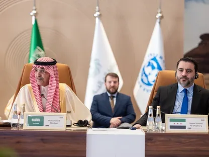 وزير المالية السعودي محمد الجدعان ووزير الخارجية السوري أسعد الشيباني خلال فعاليات الطاولة المستديرة التي نظمت على هامش مؤتمر العلا السنوي للاقتصادات الناشئة - الشرق