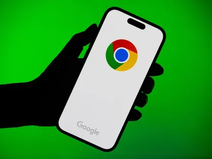شعار المتصفح 'كروم' من 'جوجل' على هاتف ذكي - بلومبرغ
