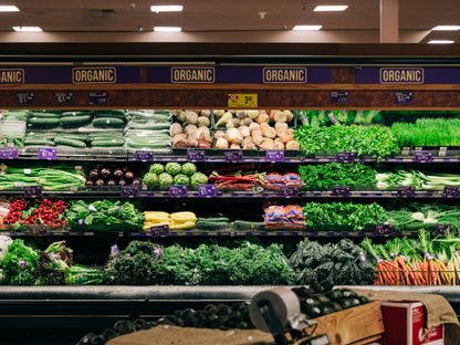 خضروات عضوية معروضة للبيع بمتجر بقالة \"Haggen\" في بيلينغهام، واشنطن، الولايات المتحدة الأميركية - بلومبرغ