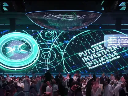 من حفل افتتاح \"مبادرة مستقبل الاستثمار\"، ويبدو شعار \"البوصلة الجديدة\" التي تمثل عنوان النسخة السابعة من المبادرة، الرياض، المملكة العربية السعودية، 24 أكتوبر 2023 - المصدر: بلومبرغ