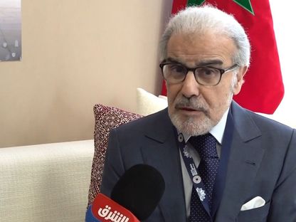 والي بنك المغرب عبد اللطيف الجواهري، خلال مقابلة مع \"الشرق\" خلال الاجتماعات السنوية لصندوق النقد والبنك الدوليين في المغرب عام 2023، بمدينة مراكش - المصدر: بلومبرغ