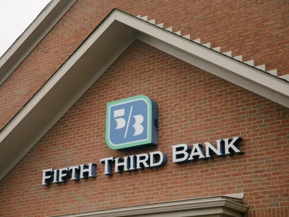 فرع بنك \"فيفث ثيرد\" (Fifth Third) في سينسيناتي، أوهايو، الولايات المتحدة - بلومبرغ