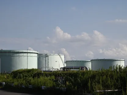 صهاريج تخزين النفط في يوكوهاما، اليابان - بلومبرغ