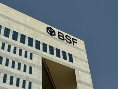 شعار البنك السعودي الفرنسي (BSF) يعلو واجهة المقر الرئيسي للبنك في الرياض - الشرق