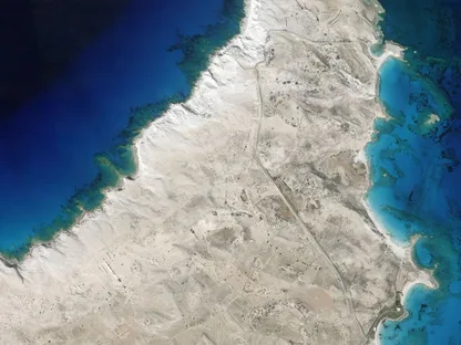 صورة لطرف شبه جزيرة رأس الحكمة بمصر تم التقاطها عبر القمر الصناعي في 14 مارس 2024 - المصدر: بلومبرغ