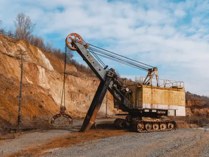 حفارة في منجم بمنطقة كيروفوغراد، أوكرانيا. - بلومبرغ