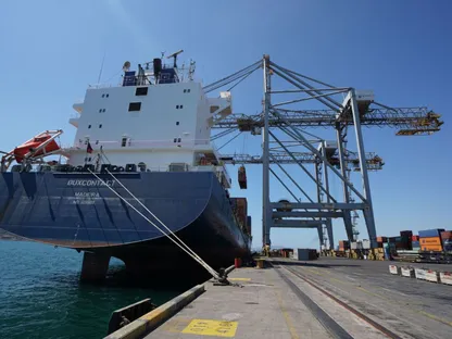 سفينة راسية بميناء عدن جنوب اليمن - المصدر: بلومبرغ