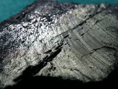 قطعة من كبريتيد النيكل معروضة في مكاتب \"أليجيانس ماينينغ\" في سيدني، أستراليا. - المصدر: بلومبرغ