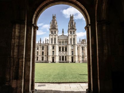 مبنى كلية \"أول سولز كوليدج\" (All Souls College) التابعة لجامعة أكسفورد، في أكسفورد، المملكة المتحدة. - الشرق/بلومبرغ