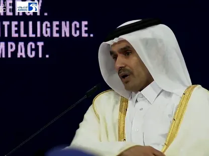 سعد الكعبي، وزير الطاقة القطري، خلال الجلسة الوزارية بمؤتمر ومعرض أديبك 2025 - الشرق