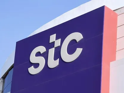شعار مجموعة stc يزين واجهة مقر الشركة، السعودية - الشركة