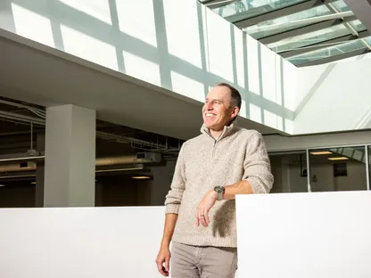 بريت تايلور في مكتب "سييرا تكنولوجيز" في سان فرانسيسكو - بلومبرغ