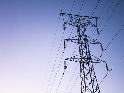 برج لنقل وتوزيع الكهرباء - المصدر: بلومبرغ