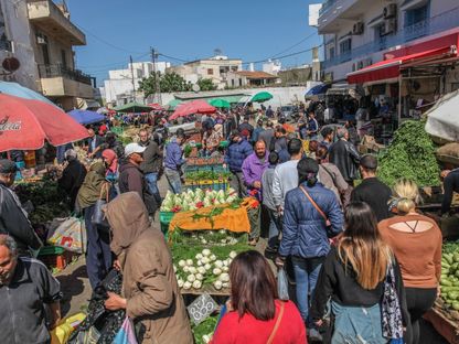 أحد أسواق الخضار والفاكهة الطازجة بمنطقة أريانا في تونس العاصمة - المصدر: بلومبرغ