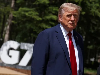 الرئيس الأميركي دونالد ترمب خلال مشاركته في قمة \"مجموعة السبع\" في كندا. 16 يونيو 2025 - بلومبرغ