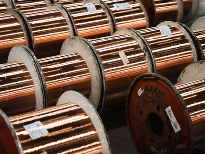 بكرات من أسلاك النحاس الملفوفة - بلومبرغ