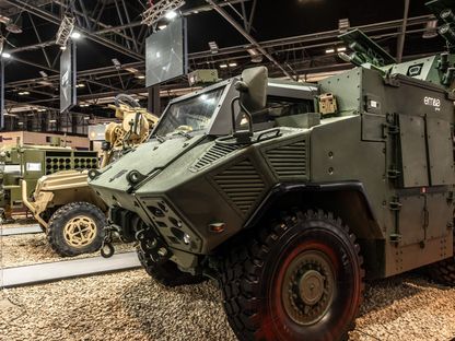 مركبة \"فيروكس\" 6×6 المدرعة من إنتاج شركة \"إي إم آند إي غروب\" في معرض \"فاين ديف\" في إسبانيا - بلومبرغ