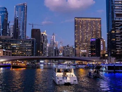 مرسى دبي، حيث تزدهر المنتجعات الضخمة والنوادي الشاطئية بطابع مستوحى من أجواء لاس فيغاس - Getty Images