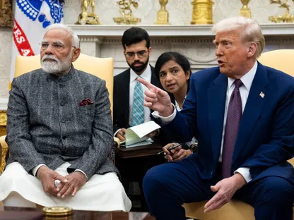 الرئيس الأميركي دونالد ترمب ورئيس الوزراء الهندي ناريندرا مودي في البيت الأبيض. 13 فبراير 2025 - بلومبرغ