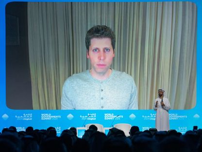 سام ألتمان,  رئيس شركة \"أوبن إيه آي\" خلال مؤتمر عبر الفيديو مع عمر العلماء, دبي  - المصدر: بلومبرغ