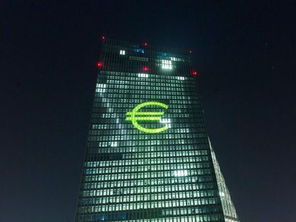 رمز اليورو على مبنى البنك المركزي الأوروبي - المصدر: بلومبرغ