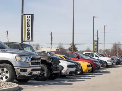 سيارات مستعملة في وكالة بيع سيارات في إنديانابوليس - بلومبرغ