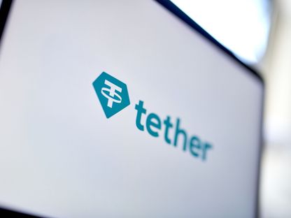 شعار (Tether) على جهاز كمبيوتر محمول في حي بروكلين بنيويورك، الولايات المتحدة - المصدر: بلومبرغ