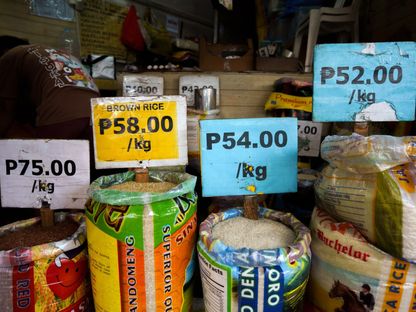 أرز للبيع في سوق في ماندالويونغ، الفلبين، يوم الاثنين 5 سبتمبر 2022 - المصدر: بلومبرغ