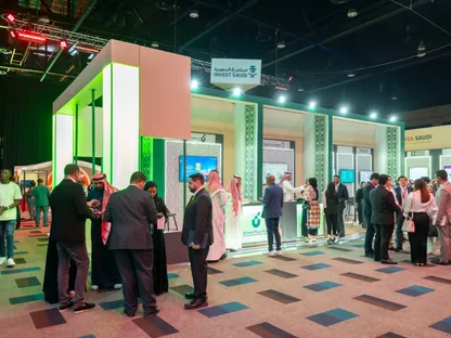 حضور أمام الجناح السعودي في قمة اتحاد رواد الأعمال الشباب لمجموعة العشرين (G20 YEA 2025) في جوهانسبيرغ، جنوب أفريقيا - الشركة
