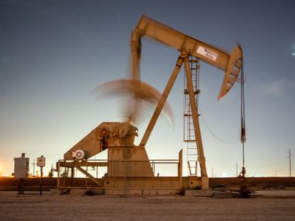 رافعة لضخ النفط في ميدلاند، تكساس، الولايات المتحدة - المصدر: بلومبرغ