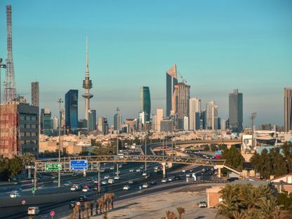 مشهد عام لمدينة الكويت يتضمن عقارات ومباني شاهقة، الكويت. - المصدر: بلومبرغ