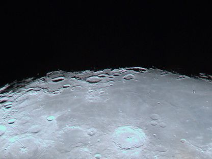 صورة لسطح القمر التقطتها مركبة الهبوط (Hakuto-R Mission 1) التابعة لشركة \"آيسبيس\" (Ispace) في 20 أبريل - المصدر: \"آيسبيس\"
