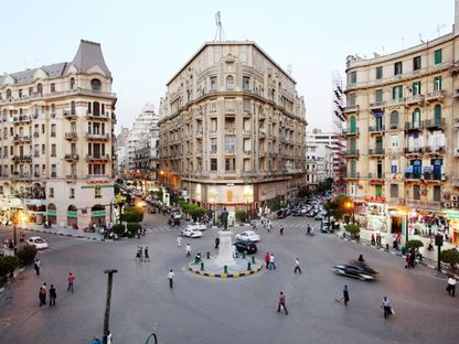 ميدان طلعت حرب في وسط القاهرة - المصدر: بلومبرغ