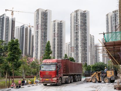 عقارات جديدة قيد الإنشاء في شينزين حيث ترتفع الأسعار بوتيرة أسرع من أي مكان آخر في الصين - المصدر: بلومبرغ