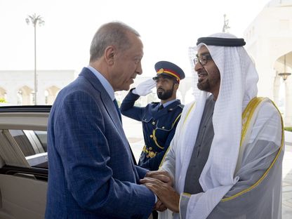 محمد بن زايد آل نهيان رئيس دولة الإمارات مستقبلاً الرئيس التركي يوم الأربعاء 19 يوليو 2023 - المصدر: وام