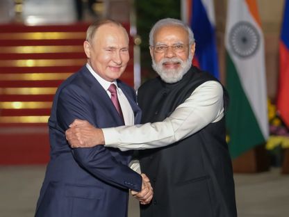 الرئيس الروسي فلاديمير بوتين، ورئيس وزراء الهند ناريندرا مودي - المصدر: بلومبرغ