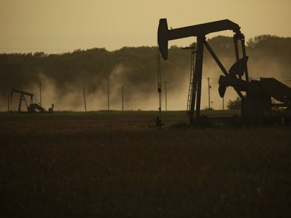 رافعة ضخ النفط في حقل نيو هارموني للنفط في جرايفيل، إلينوي، الولايات المتحدة - المصدر: بلومبرغ