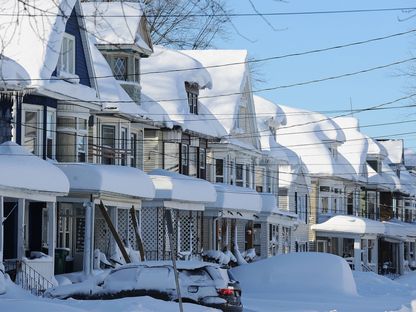 الثلوج تغطي المنازل والسيارات في الولايات المتحدة خلال موجة البرد القارص الذي تعرضت له البلاد - المصدر: بلومبرغ