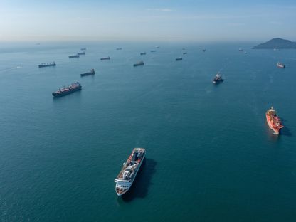 سفن شحن راسية في المحيط الهادئ قبالة قناة بنما بانتظار دورها لعبور الممر المائي - المصدر: بلومبرغ