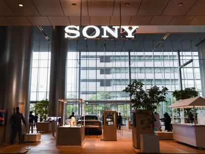 معرض داخل المقر الرئيسي لشركة \"سوني\" في طوكيو، اليابان - المصدر: بلومبرغ