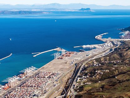 صورة جوية للمركب المينائي طنجة المتوسط، بمضيق جبل طارق شمال المملكة - المصدر: بلومبرغ