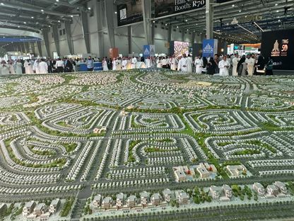 مجسم مشروع \"ضاحية الفرسان\" الذي تطوره \"الشركة الوطنية للإسكان\" في مدينة الرياض على مساحة تتجاوز 35 مليون متر مربع، كما ظهر خلال فعاليات معرض \"سيتي سكيب غلوبال\" في الرياض، المملكة العربية السعودية يوم 11 سبتمبر 2023 - المصدر: بلومبرغ