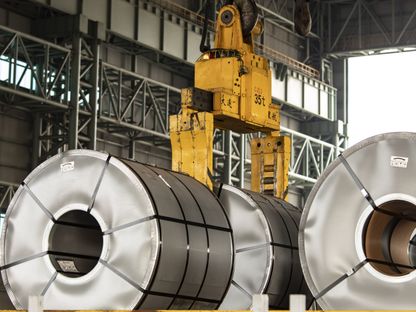 لفات من الصلب في منشأة إنتاج \"باوشان\" التابعة لشركة \"باوو ستيل غروب كورب\" Baowu Steel Group - المصدر: بلومبرغ