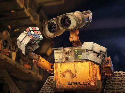 \"وول إي\" أخر روبوت على الأرض في مشهد من فيلم \"Wall-E\"، إنتاج 2008 - المصدر: بلومبرغ