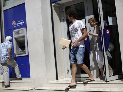 اليونان تستعيد عافيتها الاستثمارية بعد سنوات من التراجع - المصدر: بلومبرغ